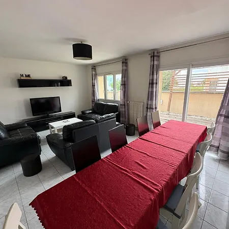 Holiday home Maison Spacieuse Proche De Caen