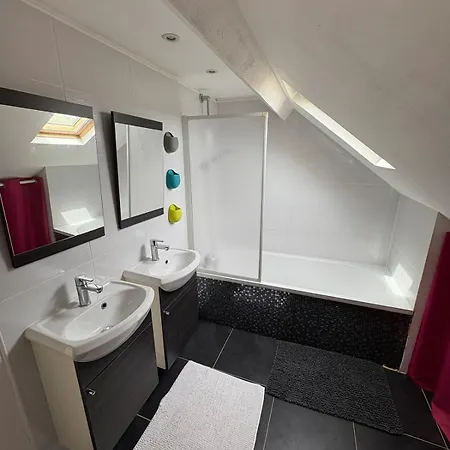 펜션 Maison Spacieuse Proche De Caen Colombelles