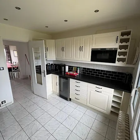 Holiday home Maison Spacieuse Proche De Caen *