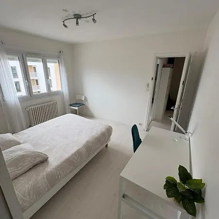펜션 Maison Spacieuse Proche De Caen Colombelles